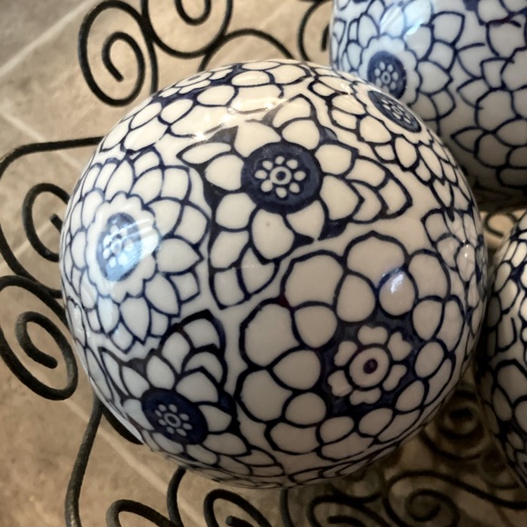 Porcelain Orbs Blue/White 4 in. - Picture 2 of 3